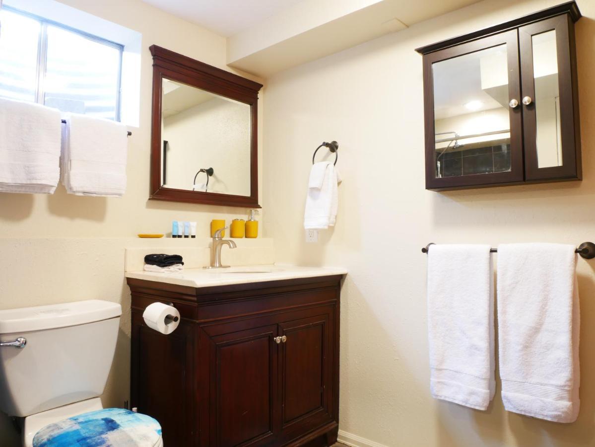 Private Basement, Bath, Living Area In Morrison Apartment ภายนอก รูปภาพ
